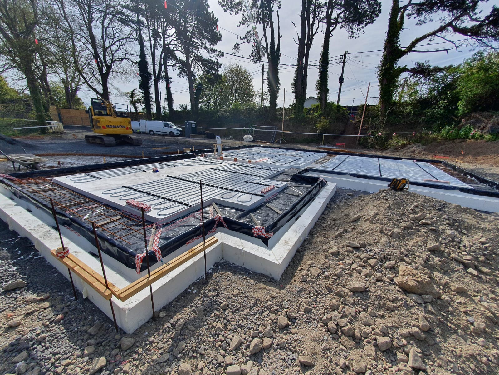 Underfloor heating pipes installed on an insulated foundation system